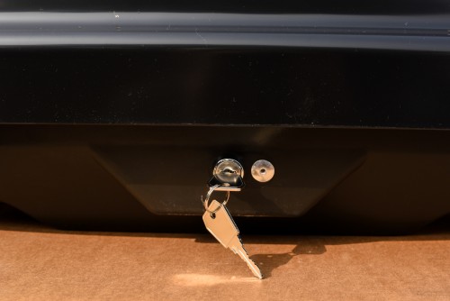 key of car hard shell roof box